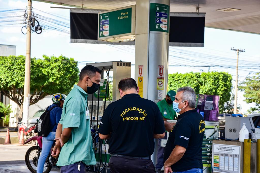 Na Bomba Procon MT fiscaliza redução do ICMS nos postos Jornal